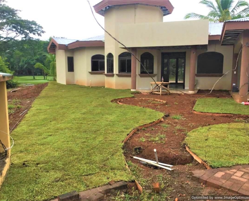 Cozy House - Tropical Homes Construction
