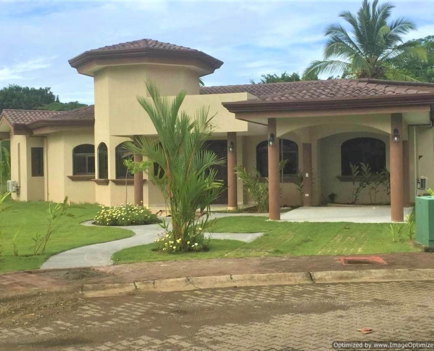 Cozy House - Tropical Homes Construction