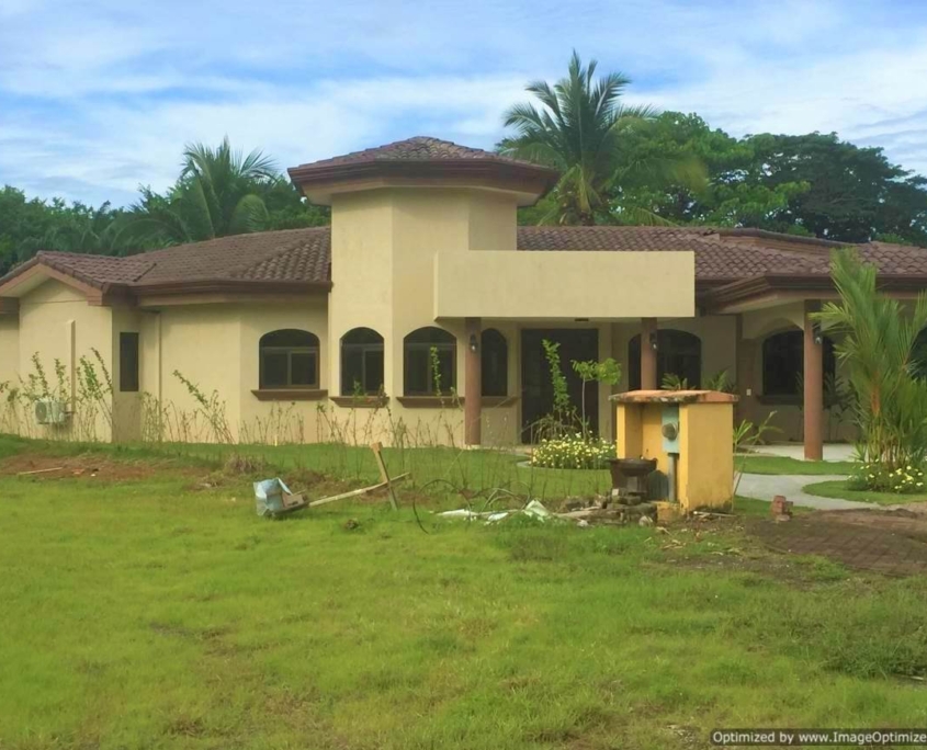 Cozy House - Tropical Homes Construction