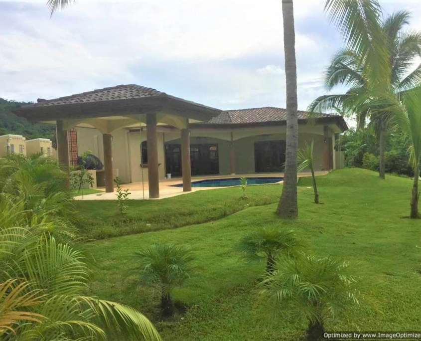 Cozy House - Tropical Homes Construction